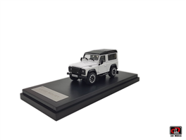 1-64  2018 Land Rover Defender 90 works V8 70th Edition Diecast model car- White color